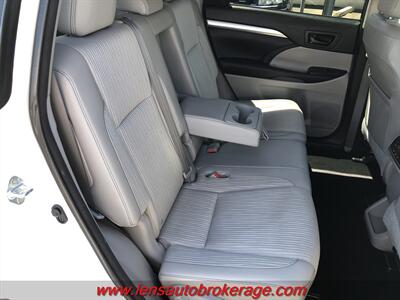 2016 Toyota Highlander LE  *Nice AWD LE! - Photo 21 - Tucson, AZ 85705