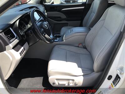 2016 Toyota Highlander LE  *Nice AWD LE! - Photo 11 - Tucson, AZ 85705