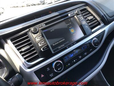 2016 Toyota Highlander LE  *Nice AWD LE! - Photo 14 - Tucson, AZ 85705