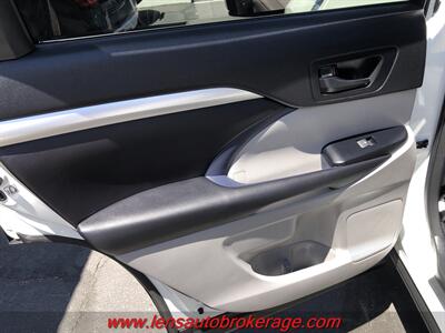 2016 Toyota Highlander LE  *Nice AWD LE! - Photo 16 - Tucson, AZ 85705