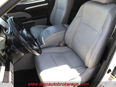 2016 Toyota Highlander LE  *Nice AWD LE! - Photo 12 - Tucson, AZ 85705