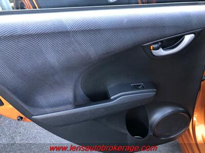 2010 Honda Fit Sport w/Navi  **CARFAX 1 OWNER** - Photo 16 - Tucson, AZ 85705