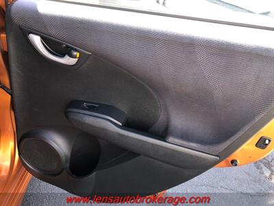 2010 Honda Fit Sport w/Navi  **CARFAX 1 OWNER** - Photo 19 - Tucson, AZ 85705