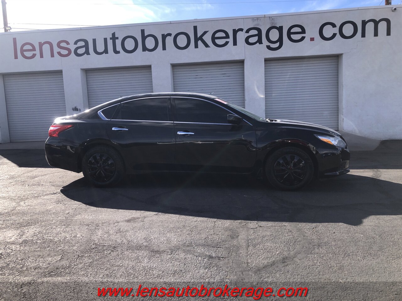 2016 Nissan Altima 2.5  *Trade In Special! - Photo 1 - Tucson, AZ 85705