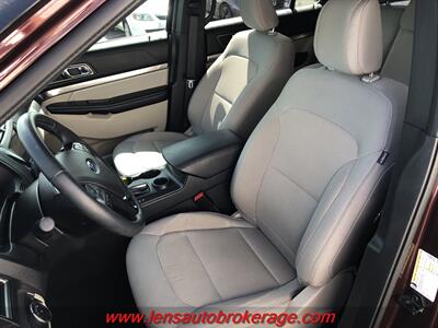 2018 Ford Explorer XLT  *Nice 3rd Row Equipped! - Photo 12 - Tucson, AZ 85705