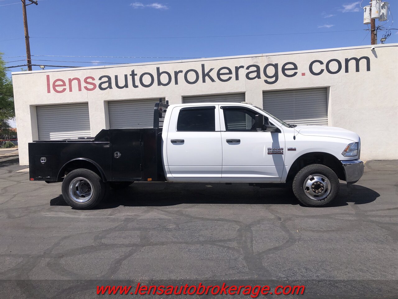2017 RAM 3500 Tradesman  *JUST ARRIVING! *67k Mile HEMI Powered Flatbed 4x4! - Photo 1 - Tucson, AZ 85705