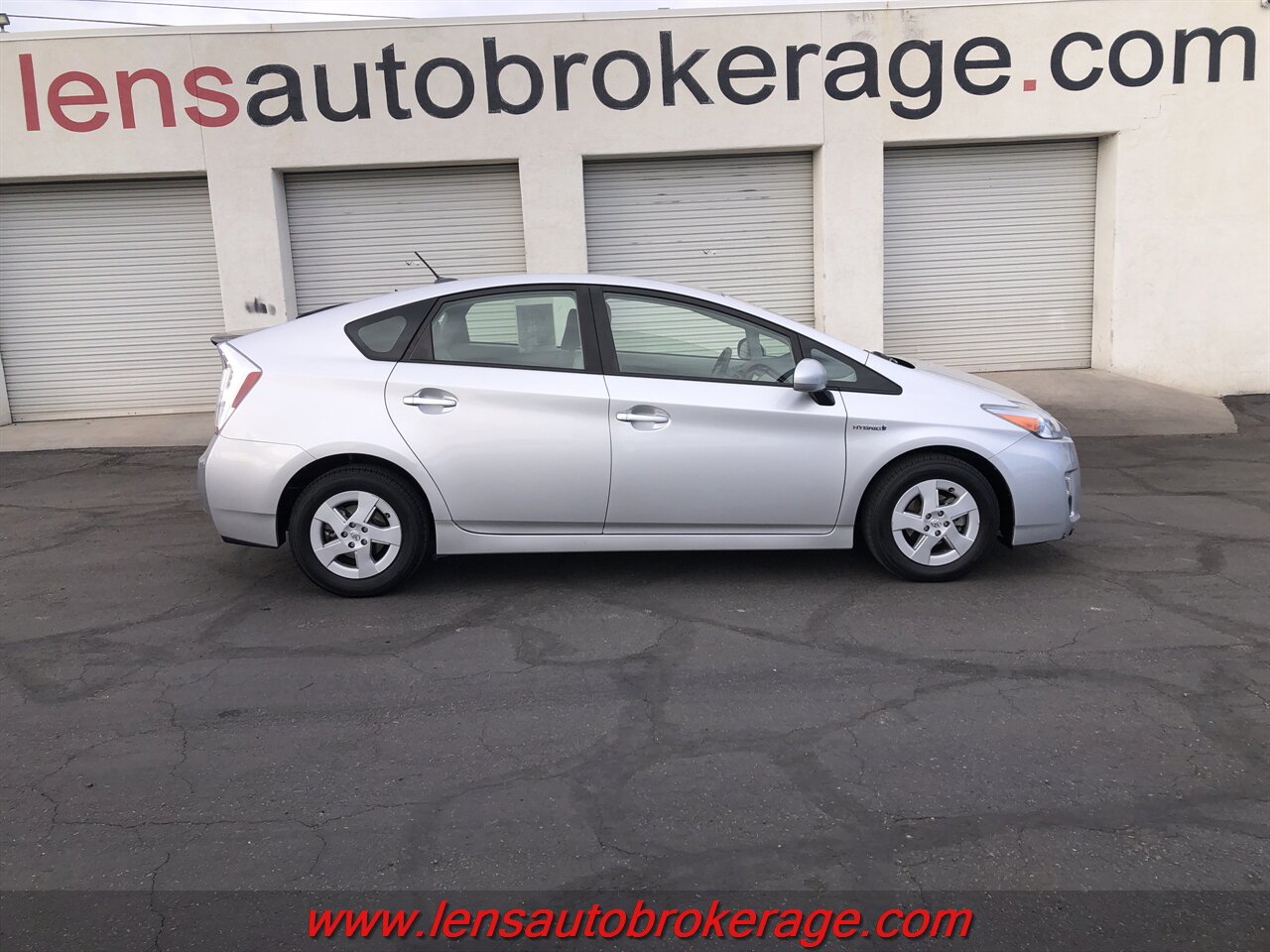 2011 Toyota Prius Three  *Super Clean Fuel Saver! - Photo 1 - Tucson, AZ 85705