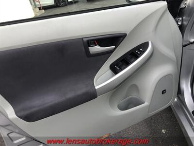 2011 Toyota Prius Three  *Super Clean Fuel Saver! - Photo 9 - Tucson, AZ 85705
