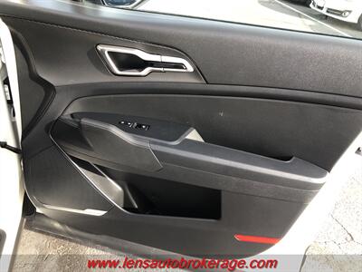 2023 Kia Sportage Hybrid LX  *Clean Fuel Saver! - Photo 22 - Tucson, AZ 85705