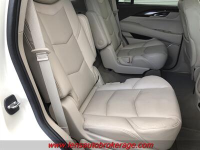 2015 Cadillac Escalade  *None Nicer! *Only 41k Miles! - Photo 20 - Tucson, AZ 85705