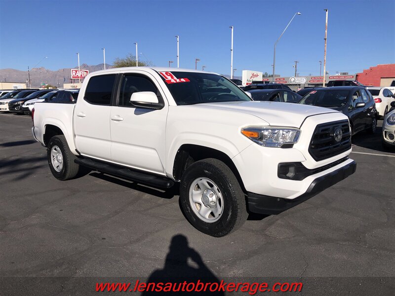 2019 Toyota Tacoma SR5 V6  *Nice Double Cab 4x4!