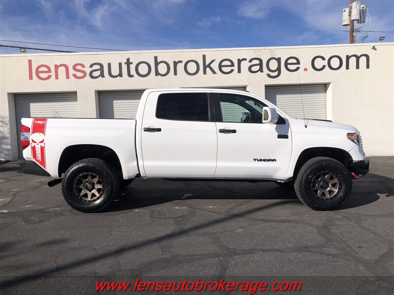 2017 Toyota Tundra SR5  *Crewmax 4x4! New Tires, Icon Suspension!