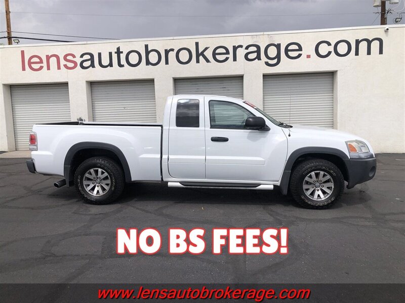 2006 Mitsubishi Raider Duro Cross V8  **CARFAX 1 OWNER **85k Miles!