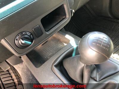 2009 Nissan Frontier SE V6  6 Speed 4x4! - Photo 10 - Tucson, AZ 85705