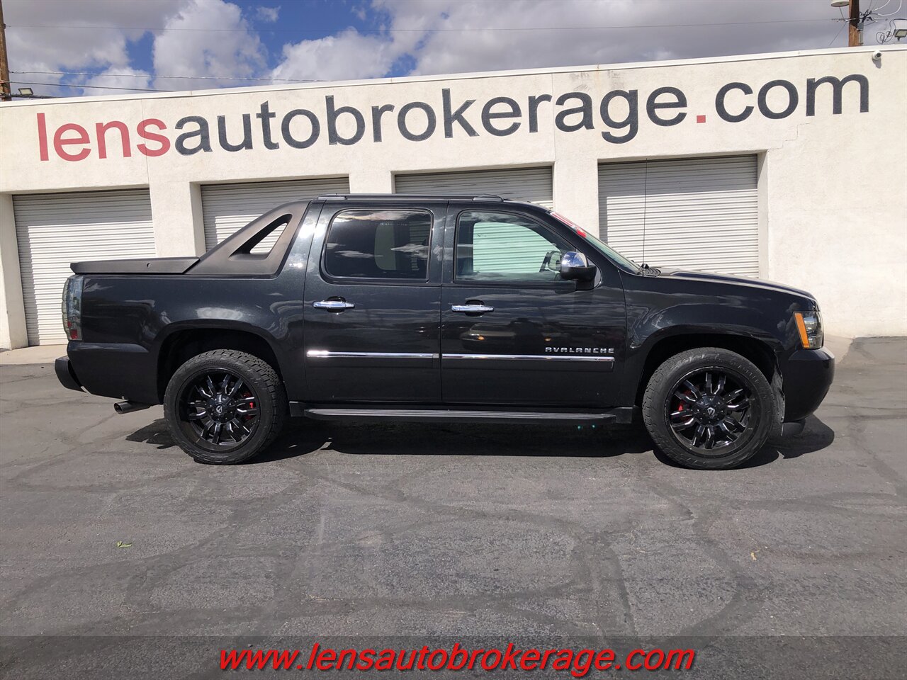 2010 Chevrolet Avalanche LTZ  4wd! - Photo 1 - Tucson, AZ 85705