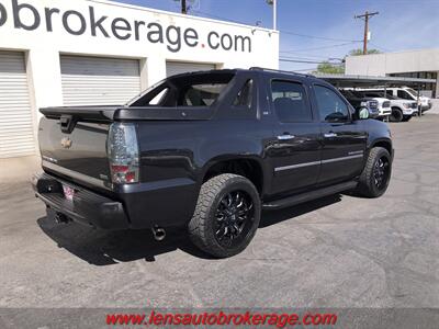 2010 Chevrolet Avalanche LTZ  4wd! *One Cared For Avalanche! - Photo 8 - Tucson, AZ 85705