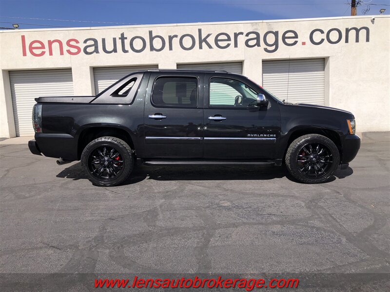 2010 Chevrolet Avalanche LTZ  4wd! *One Cared For Avalanche!