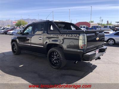 2010 Chevrolet Avalanche LTZ  4wd! *One Cared For Avalanche! - Photo 6 - Tucson, AZ 85705