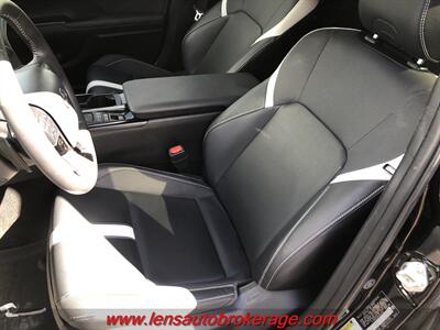 2025 Toyota Camry SE  *19k Mile Hybrid! - Photo 4 - Tucson, AZ 85705