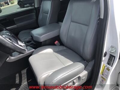 2016 Toyota Sequoia SR5  *Nice 3rd Row equipped 2wd! - Photo 12 - Tucson, AZ 85705