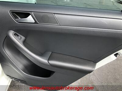 2015 Volkswagen Jetta S  *Nice AZ White Sedan! - Photo 19 - Tucson, AZ 85705