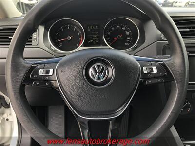 2015 Volkswagen Jetta S  *Nice AZ White Sedan! - Photo 13 - Tucson, AZ 85705