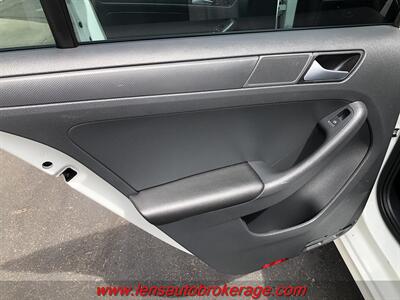 2015 Volkswagen Jetta S  *Nice AZ White Sedan! - Photo 16 - Tucson, AZ 85705
