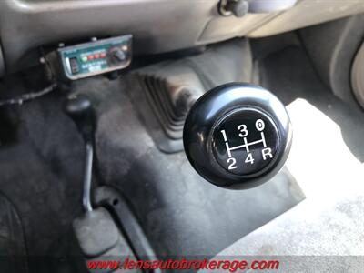 1999 Ford F-250 XL  *TRADE IN SPECIAL!! 4x4 & Stick Shift! - Photo 8 - Tucson, AZ 85705