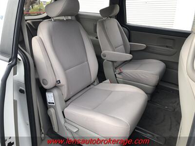 2016 Kia Sedona L  *Nothing Fancy...Just A Roomy Van! - Photo 19 - Tucson, AZ 85705