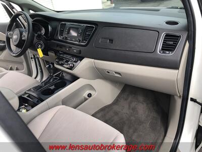 2016 Kia Sedona L  *Nothing Fancy...Just A Roomy Van! - Photo 21 - Tucson, AZ 85705