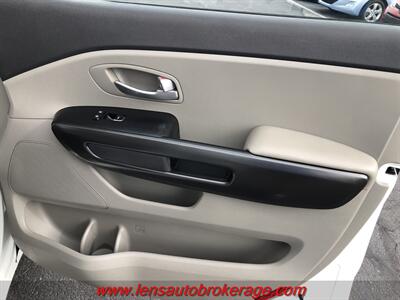 2016 Kia Sedona L  *Nothing Fancy...Just A Roomy Van! - Photo 20 - Tucson, AZ 85705
