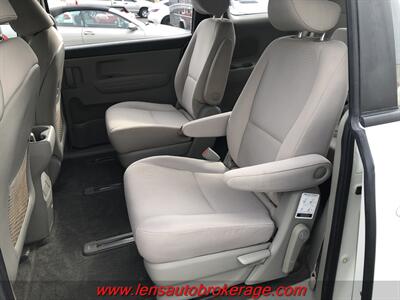 2016 Kia Sedona L  *Nothing Fancy...Just A Roomy Van! - Photo 16 - Tucson, AZ 85705