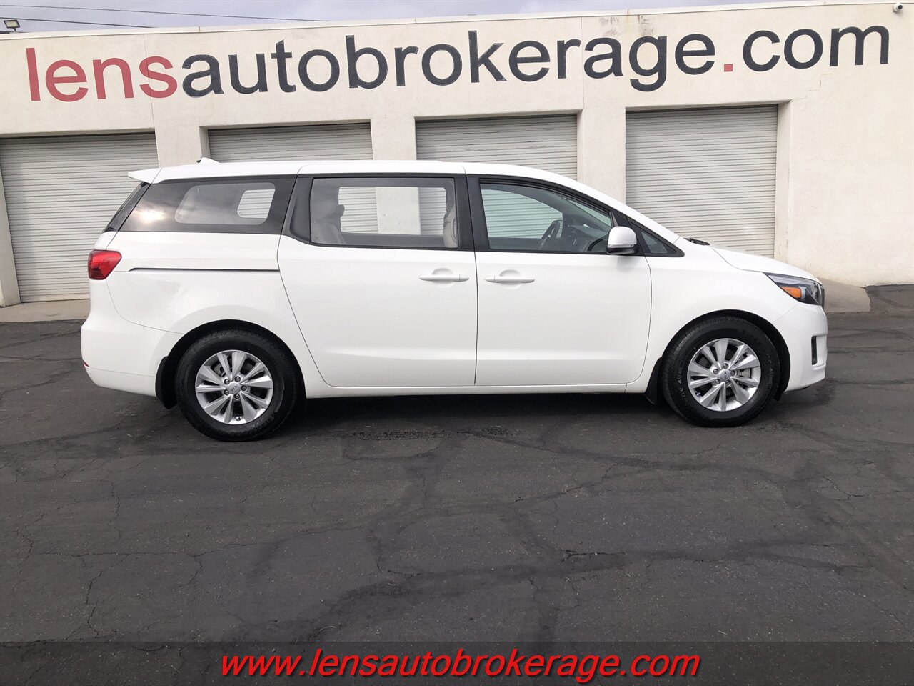 2016 Kia Sedona L  *Nothing Fancy...Just A Roomy Van! - Photo 1 - Tucson, AZ 85705
