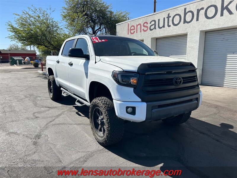 2014 Toyota Tundra SR5  CrewMax 4x4!