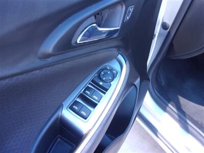 2022 Chevrolet Malibu LT   - Photo 8 - Tucson, AZ 85716