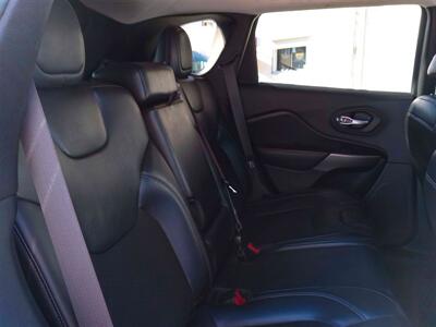 2019 Jeep Cherokee Latitude Plus   - Photo 19 - Tucson, AZ 85716