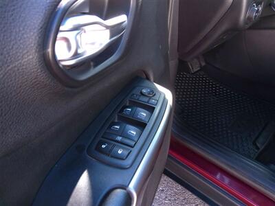 2019 Jeep Cherokee Latitude Plus   - Photo 5 - Tucson, AZ 85716