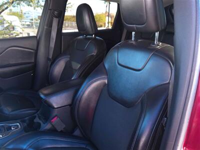 2019 Jeep Cherokee Latitude Plus   - Photo 12 - Tucson, AZ 85716