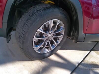 2019 Jeep Cherokee Latitude Plus   - Photo 13 - Tucson, AZ 85716