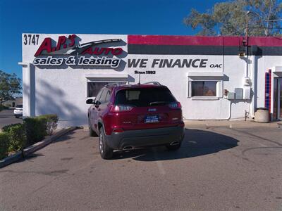 2019 Jeep Cherokee Latitude Plus   - Photo 9 - Tucson, AZ 85716