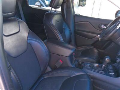 2019 Jeep Cherokee Latitude Plus   - Photo 17 - Tucson, AZ 85716