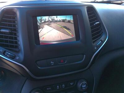 2019 Jeep Cherokee Latitude Plus   - Photo 11 - Tucson, AZ 85716
