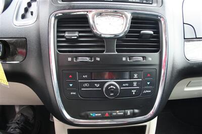 2014 Chrysler Town & Country Touring   - Photo 13 - Tucson, AZ 85716