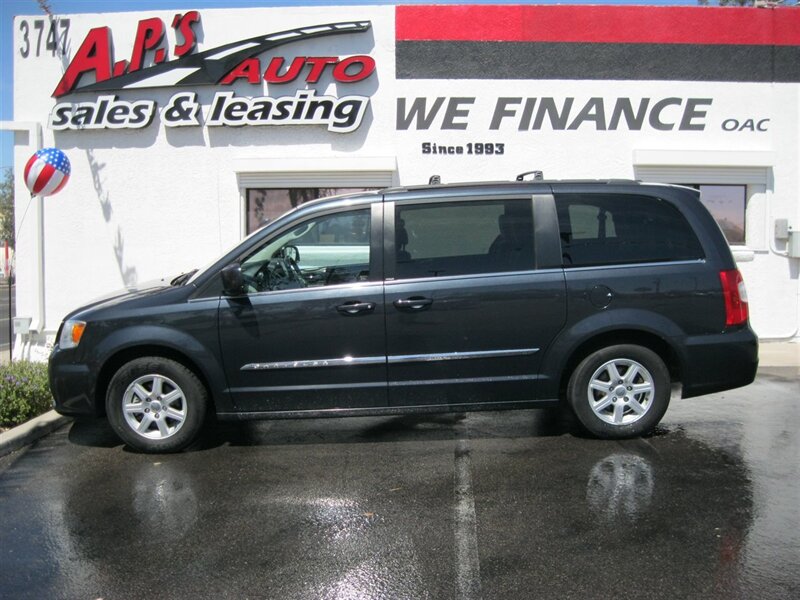 2014 Chrysler Town & Country Touring photo 4