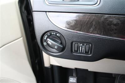 2014 Chrysler Town & Country Touring   - Photo 12 - Tucson, AZ 85716