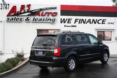 2014 Chrysler Town & Country Touring   - Photo 6 - Tucson, AZ 85716