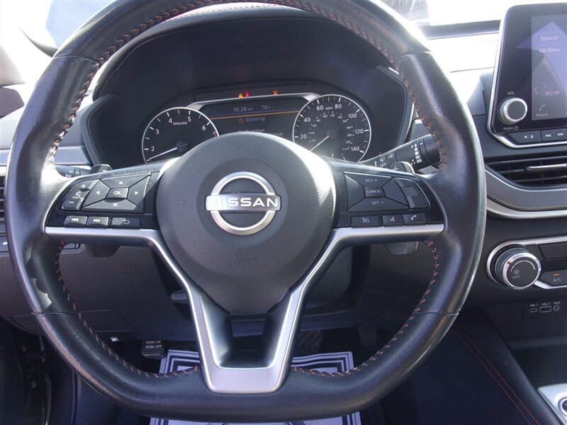 2023 Nissan Altima SR photo 13