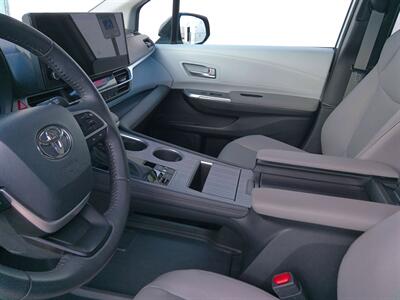 2025 Toyota Sienna XLE 7-Passenger   - Photo 4 - Tucson, AZ 85716