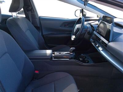 2025 Toyota Prius LE   - Photo 18 - Tucson, AZ 85716