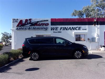 2023 Chrysler Pacifica Plug-In Hybrid Touring L   - Photo 4 - Tucson, AZ 85716